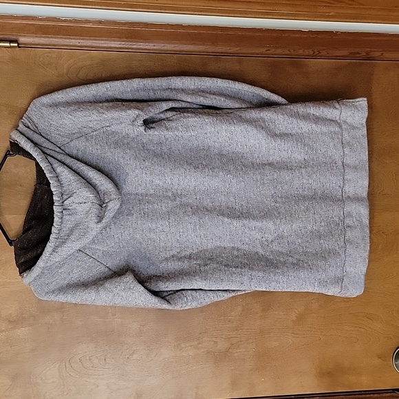 Roxy Hoodie Sweater with front pocket - Picture 2 of 6